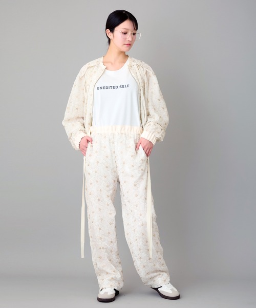 FLUMOR(フラマー)の「インポートフラワー刺繍セミワイドパンツ(その他パンツ・レディース・アイボリー・38)」の9枚目の写真