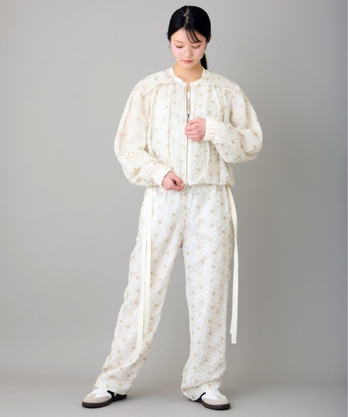 FLUMOR(フラマー)の「インポートフラワー刺繍セミワイドパンツ(その他パンツ・レディース・アイボリー・38)」の11枚目の写真