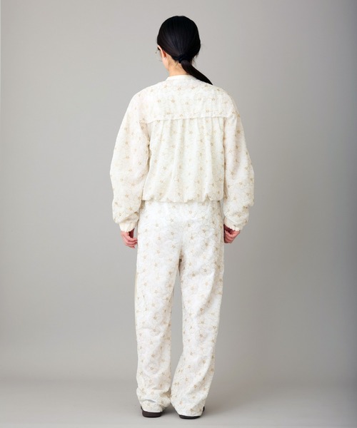 FLUMOR(フラマー)の「インポートフラワー刺繍セミワイドパンツ(その他パンツ・レディース・アイボリー・38)」の15枚目の写真