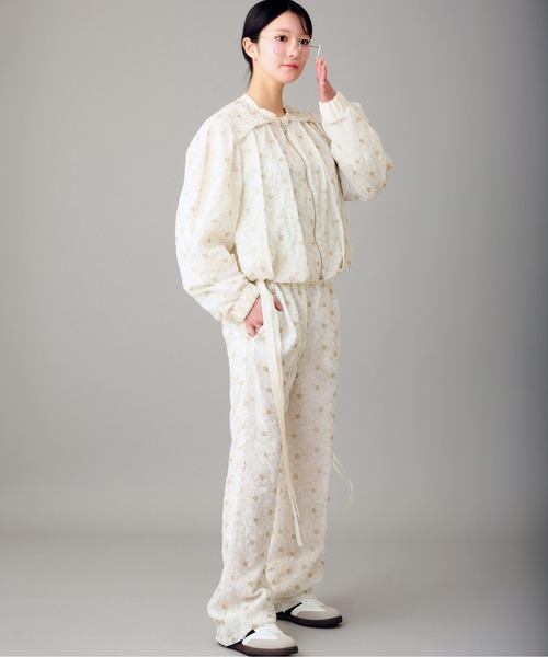 FLUMOR(フラマー)の「インポートフラワー刺繍セミワイドパンツ(その他パンツ・レディース・アイボリー・38)」の13枚目の写真