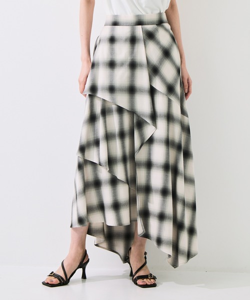 STUDIOUS(ステュディオス)の「【STUDIOUS/ステュディオス】Layered Flare Skirt/ウォッシャブル/ウエストゴム/腰回りカバー(スカート・レディース・ブラウン/ブラック/チェック・2/1)」の1枚目の写真