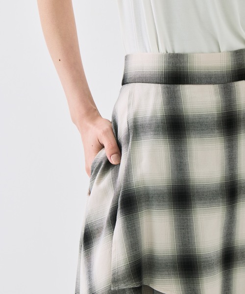 STUDIOUS(ステュディオス)の「【STUDIOUS/ステュディオス】Layered Flare Skirt/ウォッシャブル/ウエストゴム/腰回りカバー(スカート・レディース・ブラウン/ブラック/チェック・2/1)」の12枚目の写真