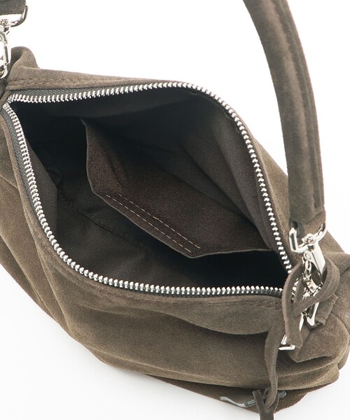 BEAUTY&YOUTH UNITED ARROWS（ビューティーアンドユースユナイテッドアローズ）の「＜LA UNIQA＞スクエア スエード バッグ（ショルダーバッグ・メンズ・ダークブラウン・FREE）」の12枚目の写真