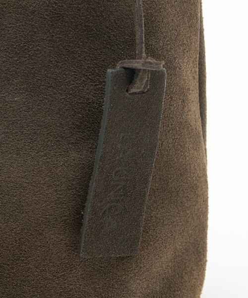 BEAUTY&YOUTH UNITED ARROWS（ビューティーアンドユースユナイテッドアローズ）の「＜LA UNIQA＞スクエア スエード バッグ（ショルダーバッグ・メンズ・ダークブラウン・FREE）」の15枚目の写真