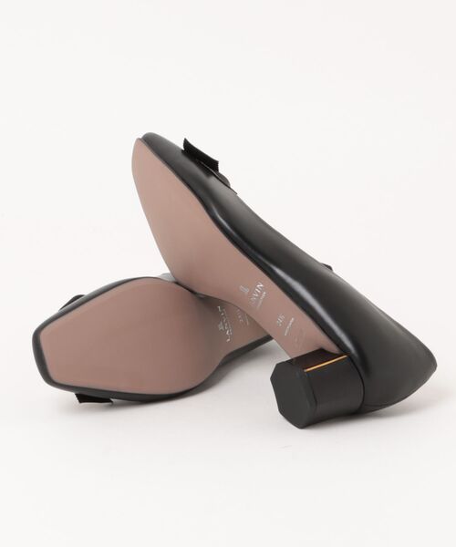 LANVIN collection（ランバン コレクション）の「リボンモチーフスクエアトゥパンプス（パンプス・レディース・ベージュ/ブラック・22.5cm/23.0cm/24.0cm/23.5cm/24.5cm）」の4枚目の写真