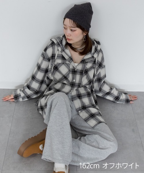 mellomela.(メロメラ)の「オーバーサイズ微起毛フードチェックシャツ(シャツ/ブラウス・レディース・ブルー系その他/ブラック/ライトブラウン/オフホワイト・FREE)」の2枚目の写真