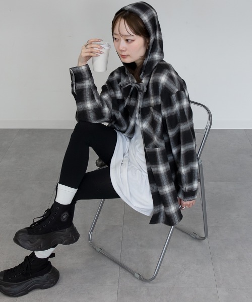 mellomela.(メロメラ)の「オーバーサイズ微起毛フードチェックシャツ(シャツ/ブラウス・レディース・ブルー系その他/ブラック/ライトブラウン/オフホワイト・FREE)」の8枚目の写真