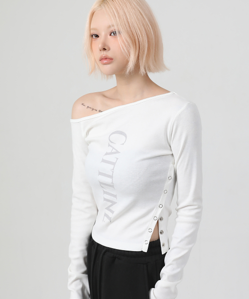 CATTLINE(カトリン)の「ワンショルダーロゴスナップTシャツ アイボリー(Tシャツ/カットソー・レディース・アイボリー・FREE)」の4枚目の写真