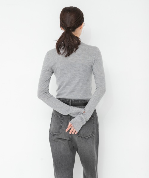 URBAN RESEARCH(アーバンリサーチ)の「W100クルーネックカットソー(Tシャツ/カットソー・レディース・オフホワイト/レッド/グレー・FREE)」の5枚目の写真