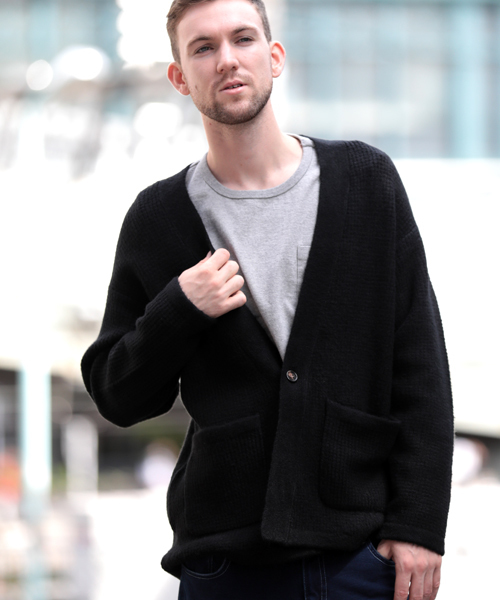 Denime（ドゥニーム）の「ワッフルVネックニットカーディガン（カーディガン/ボレロ・メンズ・キャメル/ネイビー/杢グレー/ブラック・MEDIUM/LARGE）」の2枚目の写真