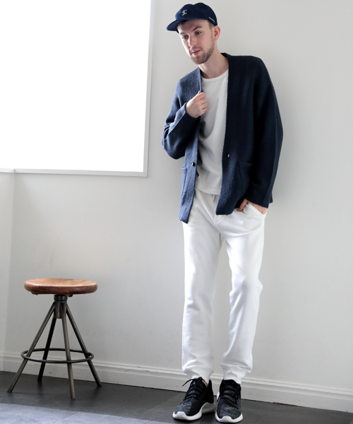 Denime（ドゥニーム）の「ワッフルVネックニットカーディガン（カーディガン/ボレロ・メンズ・キャメル/ネイビー/杢グレー/ブラック・MEDIUM/LARGE）」の9枚目の写真