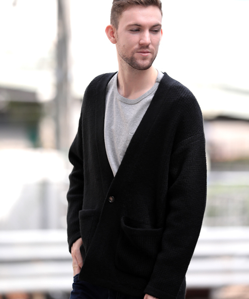 Denime（ドゥニーム）の「ワッフルVネックニットカーディガン（カーディガン/ボレロ・メンズ・キャメル/ネイビー/杢グレー/ブラック・MEDIUM/LARGE）」の15枚目の写真