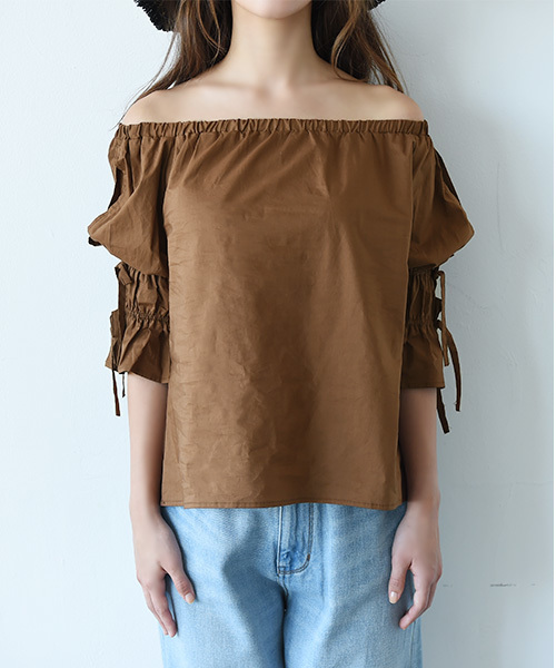 Luz Llena（ラズレナ）の「[綿100%]リボンシャーリング・オフショルブラウス（シャツ/ブラウス・レディース・ブラック/ブラウン/オフホワイト・MEDIUM）」の10枚目の写真