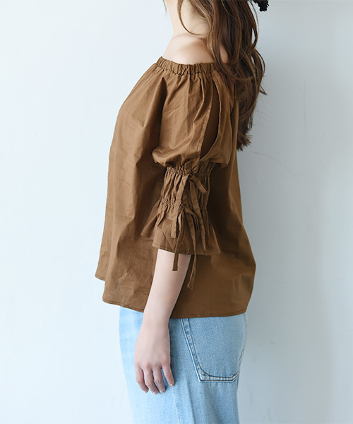 Luz Llena（ラズレナ）の「[綿100%]リボンシャーリング・オフショルブラウス（シャツ/ブラウス・レディース・ブラック/ブラウン/オフホワイト・MEDIUM）」の11枚目の写真