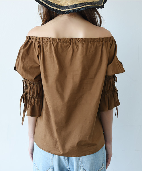 Luz Llena（ラズレナ）の「[綿100%]リボンシャーリング・オフショルブラウス（シャツ/ブラウス・レディース・ブラック/ブラウン/オフホワイト・MEDIUM）」の4枚目の写真