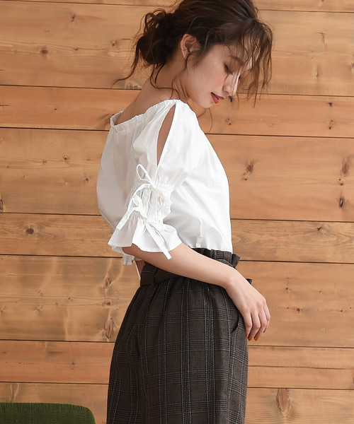 Luz Llena（ラズレナ）の「[綿100%]リボンシャーリング・オフショルブラウス（シャツ/ブラウス・レディース・ブラック/ブラウン/オフホワイト・MEDIUM）」の13枚目の写真