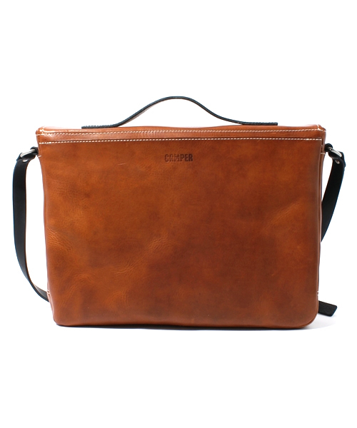 CAMPER（カンペール）の「AULET　ナナメ掛けショルダーL（ショルダーバッグ・メンズ・ブラウン・FREE）」の3枚目の写真