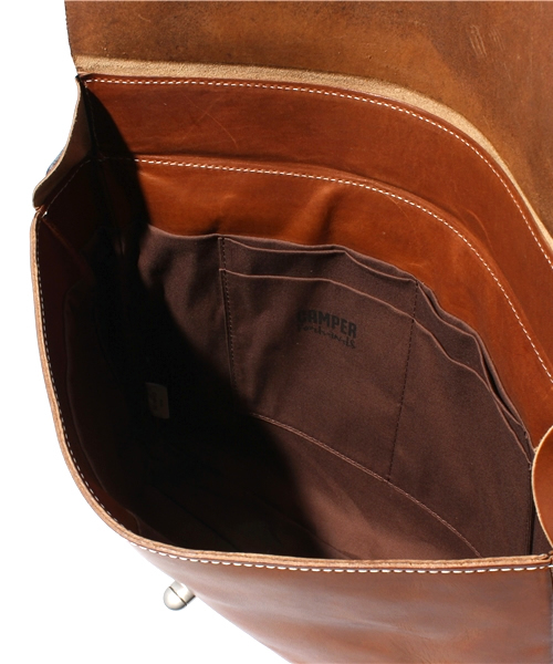 CAMPER（カンペール）の「AULET　ナナメ掛けショルダーL（ショルダーバッグ・メンズ・ブラウン・FREE）」の6枚目の写真