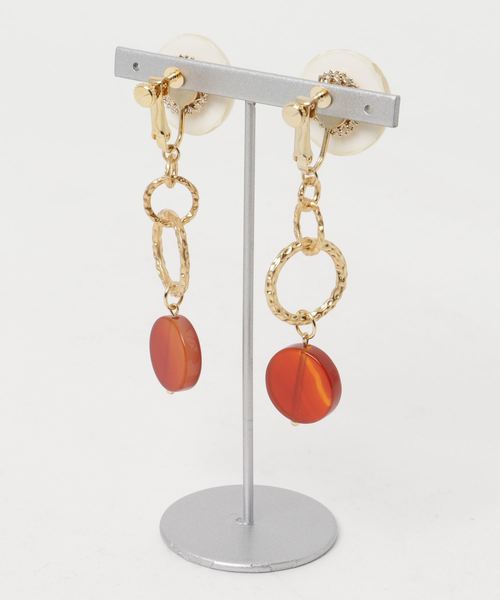 TONE SELECT GOODS（トーンセレクトグッズ）の「【Reve de papillon】ヴィンテージ風イヤリング シェル＆赤メノウ（イヤリング・レディース・ブラウン・FREE）」の2枚目の写真