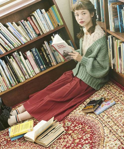 OLIVE des OLIVE（オリーブデオリーブ）の「[再入荷決定!]　ロングプリーツスカート（スカート・レディース・ベージュ/ネイビー/レッド・FREE）」の3枚目の写真