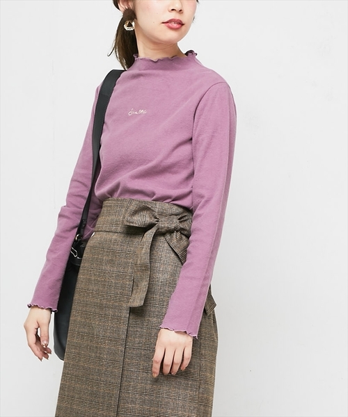 natural couture(ナチュラルクチュール)の「起毛フライスちびロゴプチハイロンTシャツ(Tシャツ/カットソー・レディース・ブラック/ベージュ/ピンク/アイボリー・FREE)」の1枚目の写真