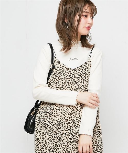 natural couture(ナチュラルクチュール)の「起毛フライスちびロゴプチハイロンTシャツ(Tシャツ/カットソー・レディース・ブラック/ベージュ/ピンク/アイボリー・FREE)」の2枚目の写真