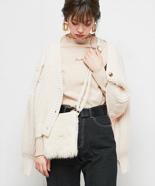 natural couture(ナチュラルクチュール)の「起毛フライスちびロゴプチハイロンTシャツ(Tシャツ/カットソー・レディース・ブラック/ベージュ/ピンク/アイボリー・FREE)」の11枚目の写真