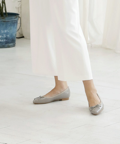 VIVIAN(ヴィヴィアン)の「ポインテッドトゥフラットバレエシューズ(バレエシューズ・レディース・ブルー系その他2/パイソン/レオパード/ライトピンク/バーガンディー/シルバー/サンドグレー/ホワイト系その他/ブルー系その他4/ライトオリーブ/ブラック系その他/ホワイト系その他2/ブラック系その他2/ゴールド/バイオレット/その他14/イエロー系その他2・22/22.5/24.5/26/24/23/25/23.5/21)」の6枚目の写真