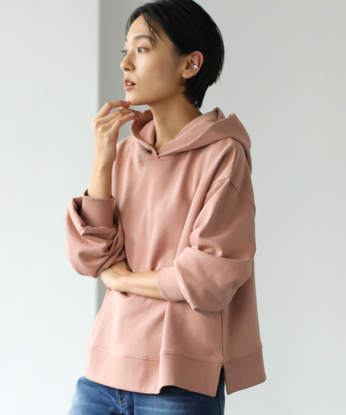 AMERICAN HOLIC（アメリカンホリック）の「フード付裾スリット裏毛プルオーバー（パーカー・レディース・チャコールグレー/ベージュ/オフホワイト/ピンク/ブルー/グリーン・M/L）」の6枚目の写真