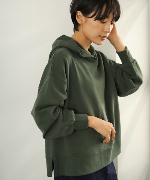 AMERICAN HOLIC（アメリカンホリック）の「フード付裾スリット裏毛プルオーバー（パーカー・レディース・チャコールグレー/ベージュ/オフホワイト/ピンク/ブルー/グリーン・M/L）」の4枚目の写真