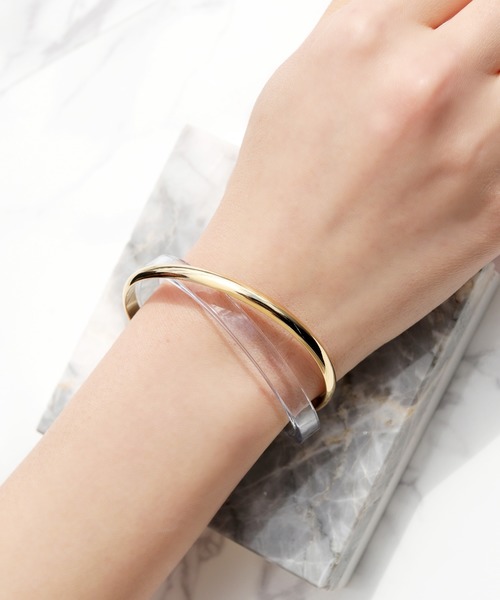 florist(フローリスト)の「マーブルアセチ×ゴールドのクロスバングル(バングル/リストバンド・レディース・ダークブラウン/ベージュ/ターコイズブルー/イエロー/アイボリー/クリア/ベビーピンク/サーモンピンク・FREE)」の1枚目の写真