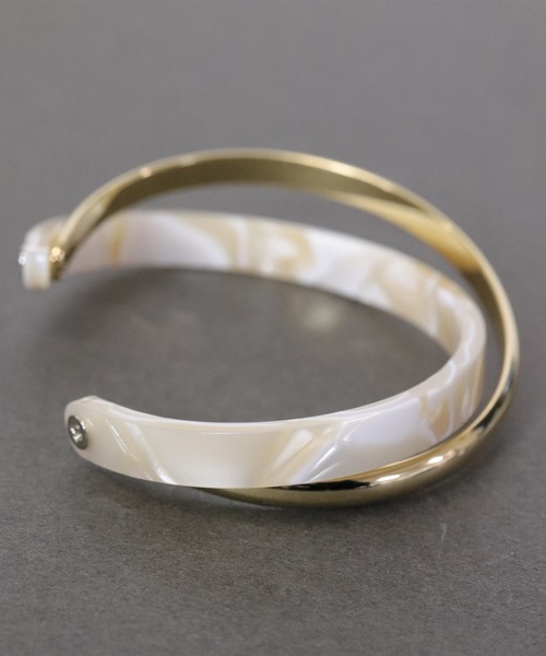 florist(フローリスト)の「マーブルアセチ×ゴールドのクロスバングル(バングル/リストバンド・レディース・ダークブラウン/ベージュ/ターコイズブルー/イエロー/アイボリー/クリア/ベビーピンク/サーモンピンク・FREE)」の9枚目の写真