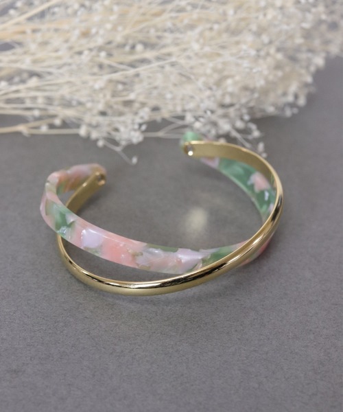 florist(フローリスト)の「マーブルアセチ×ゴールドのクロスバングル(バングル/リストバンド・レディース・ダークブラウン/ベージュ/ターコイズブルー/イエロー/アイボリー/クリア/ベビーピンク/サーモンピンク・FREE)」の14枚目の写真