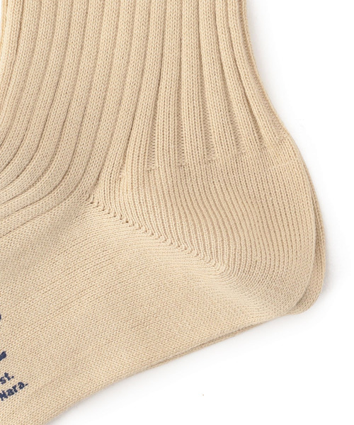 AURALEE(オーラリー)の「AURALEE / "GIZA HIGH GAUGE SOX" ソックス(ソックス/靴下・メンズ・ベージュ/ホワイト/ブラック・FREE)」の4枚目の写真