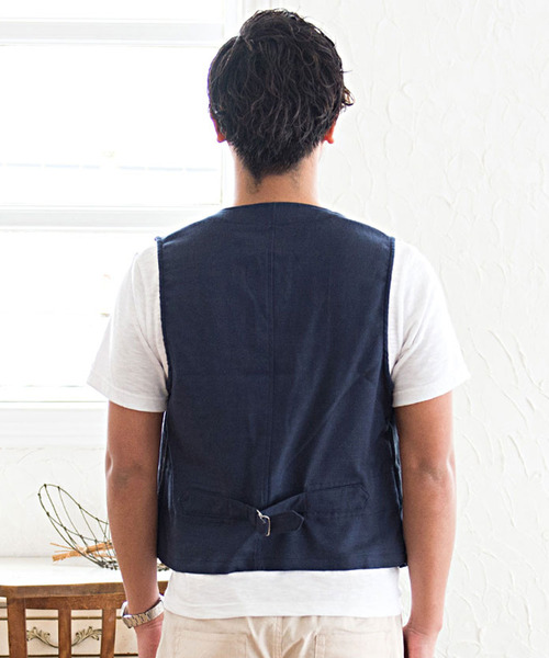 CavariA（キャバリア）の「『CavariA/キャバリア』綿麻ストライプ柄ボタンベスト（ベスト・メンズ・オフホワイト/ネイビー/ベージュ・L/M）」の16枚目の写真