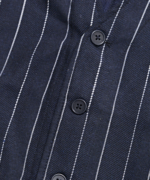 CavariA（キャバリア）の「『CavariA/キャバリア』綿麻ストライプ柄ボタンベスト（ベスト・メンズ・オフホワイト/ネイビー/ベージュ・L/M）」の21枚目の写真