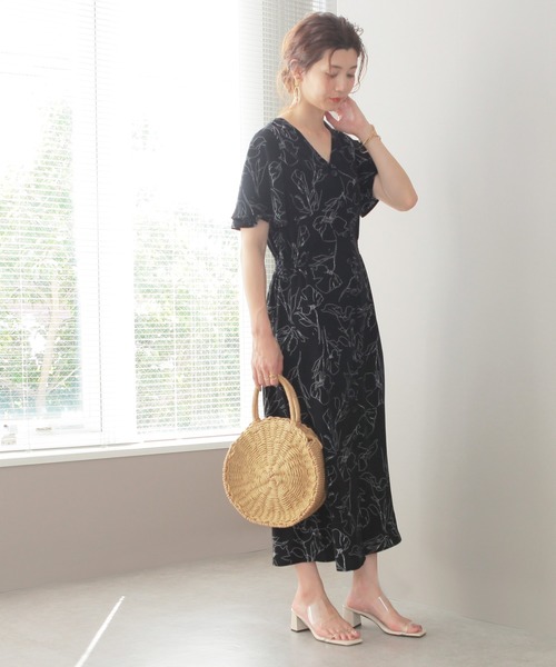 reca(レカ)の「花柄フレア袖2wayシャツワンピース(シャツワンピース・レディース・ホワイト系その他/ブラック系その他/ブルー系その他・M)」の4枚目の写真