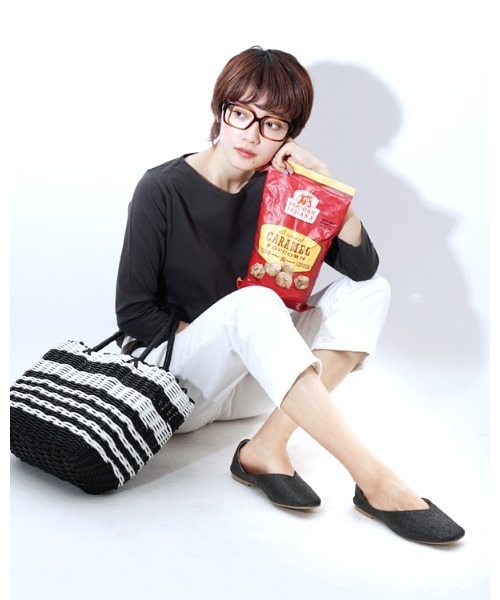 zootie（ズーティー）の「スクエアトゥ Vカット サマーバブーシュ（パンプス・レディース・パイソン/ブラック系その他/ブラック系その他2/ブラウン系その他・S/M/L/LL）」の6枚目の写真