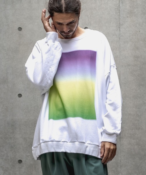 GLIMCLAP(グリムクラップ)の「msw783-Gradation & Impact print Loose silhoutte Sweat pullover プルオーバー(スウェット・メンズ・ブラック/オフホワイト・M/L)」の2枚目の写真