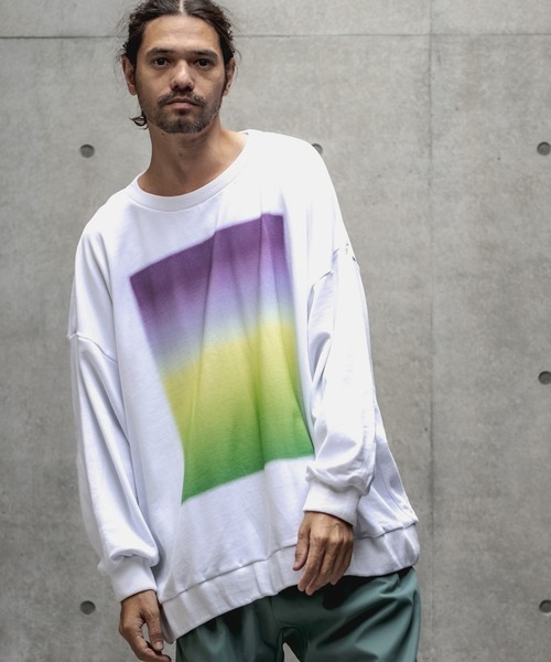 GLIMCLAP(グリムクラップ)の「msw783-Gradation & Impact print Loose silhoutte Sweat pullover プルオーバー(スウェット・メンズ・ブラック/オフホワイト・M/L)」の3枚目の写真