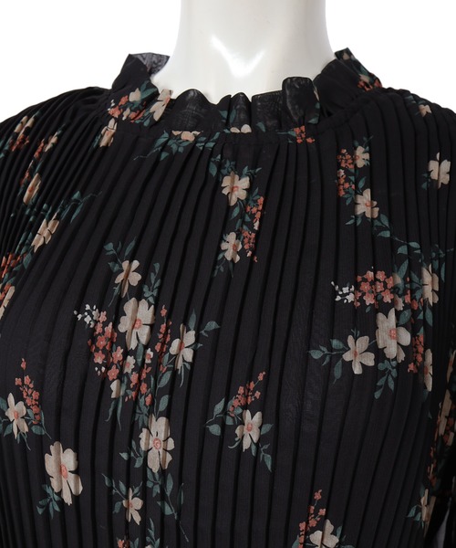 fifth（フィフス）の「花柄プリーツシフォンワンピース（ワンピース・レディース・ブラック/ブラウン・MEDIUM）」の7枚目の写真