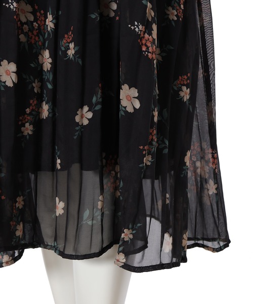 fifth（フィフス）の「花柄プリーツシフォンワンピース（ワンピース・レディース・ブラック/ブラウン・MEDIUM）」の9枚目の写真