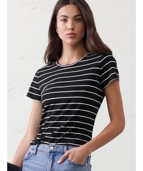 BANANA REPUBLIC FACTORY STORE（バナナリパブリック ファクトリーストア）の「BANANA REPUBLIC FACTORY STORE　　タイムレスクルーネックTシャツ（Tシャツ/カットソー・レディース・ライトブルー/チャコールグレー/ホワイト/ローズ/ブラック/その他/ナチュラル/その他1/カーキ/イエロー/ブラック系その他/ブルー系その他/ネイビー/ホワイト×ブラック・S/M/L/XS）」の3枚目の写真