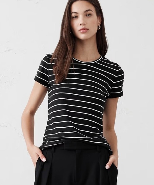 BANANA REPUBLIC FACTORY STORE（バナナリパブリック ファクトリーストア）の「BANANA REPUBLIC FACTORY STORE　　タイムレスクルーネックTシャツ（Tシャツ/カットソー・レディース・ライトブルー/チャコールグレー/ホワイト/ローズ/ブラック/その他/ナチュラル/その他1/カーキ/イエロー/ブラック系その他/ブルー系その他/ネイビー/ホワイト×ブラック・S/M/L/XS）」の5枚目の写真