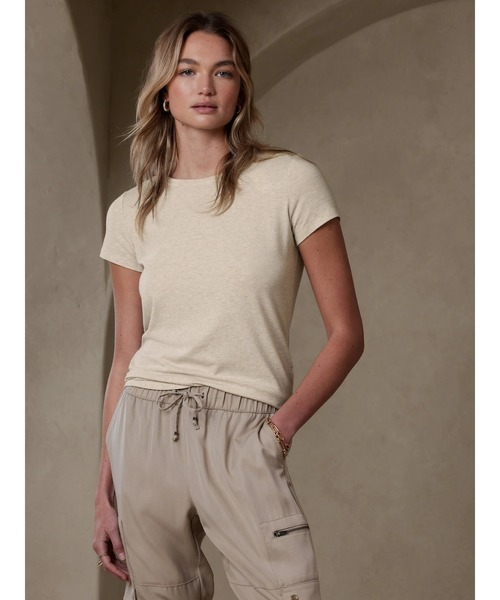 BANANA REPUBLIC FACTORY STORE（バナナリパブリック ファクトリーストア）の「BANANA REPUBLIC FACTORY STORE　　タイムレスクルーネックTシャツ（Tシャツ/カットソー・レディース・ライトブルー/チャコールグレー/ホワイト/ローズ/ブラック/その他/ナチュラル/その他1/カーキ/イエロー/ブラック系その他/ブルー系その他/ネイビー/ホワイト×ブラック・S/M/L/XS）」の7枚目の写真