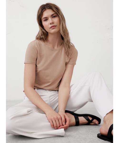 BANANA REPUBLIC FACTORY STORE（バナナリパブリック ファクトリーストア）の「BANANA REPUBLIC FACTORY STORE　　タイムレスクルーネックTシャツ（Tシャツ/カットソー・レディース・ライトブルー/チャコールグレー/ホワイト/ローズ/ブラック/その他/ナチュラル/その他1/カーキ/イエロー/ブラック系その他/ブルー系その他/ネイビー/ホワイト×ブラック・S/M/L/XS）」の12枚目の写真