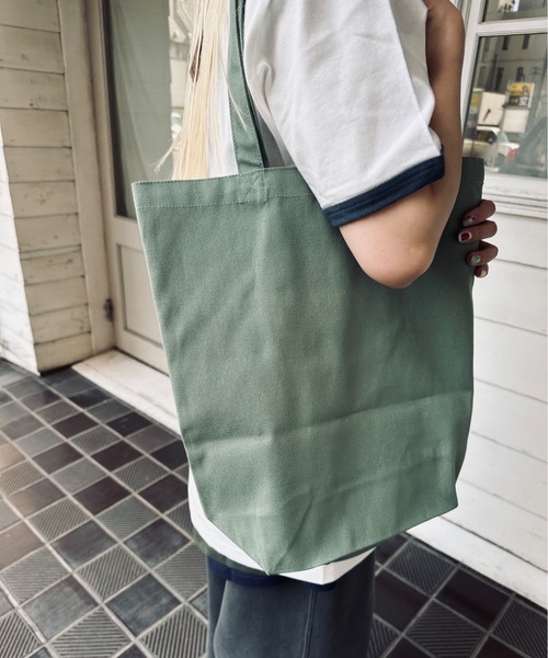 United Athle（ユナイテッドアスレ）の「United Athle/レギュラー キャンバス トートバッグ（トートバッグ・レディース・レッド系その他/ネイビー/ブルー系その他/ブラック/レッド/ブラック系その他/ナチュラル/モカ/オリーブ/パープル系1/ブルー系1/グリーン系1/スモークピンク/スミクロ/インディゴブルー/キャメル/ピンク系1・ONESIZE）」の6枚目の写真