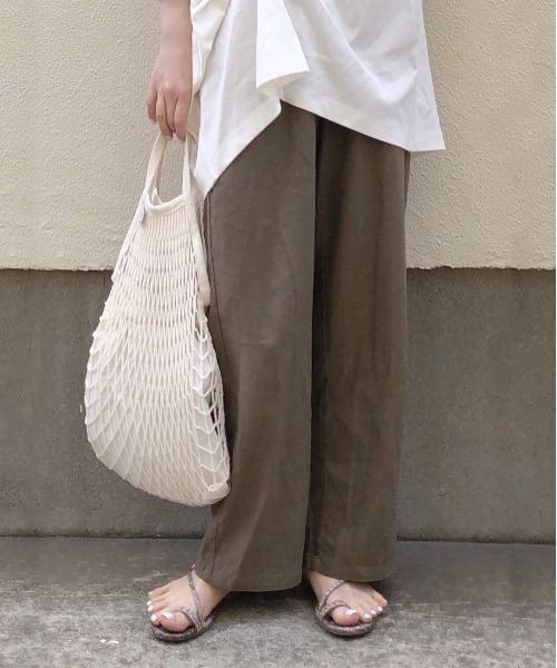 AZUL ENCANTO(アズールエンカント)の「フレンチリネン ストレートパンツ(その他パンツ・レディース・ベージュ/ブラウン/ライトカーキ/ライトブラック・FREE)」の3枚目の写真