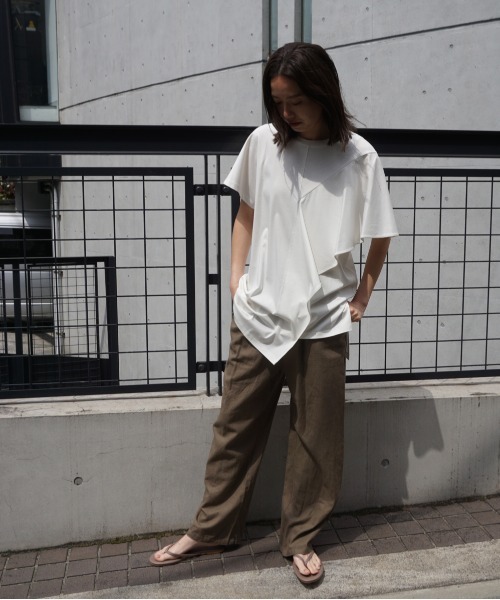 AZUL ENCANTO(アズールエンカント)の「フレンチリネン ストレートパンツ(その他パンツ・レディース・ベージュ/ブラウン/ライトカーキ/ライトブラック・FREE)」の8枚目の写真