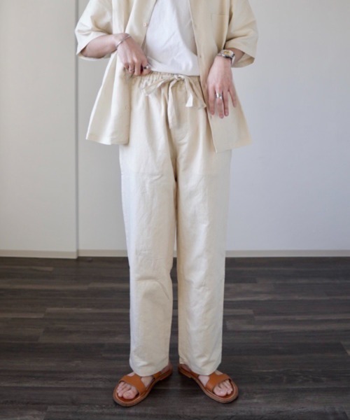 y/m by れぽすけ(イムバイレポスケ)の「リラックスリネンライクパンツ(スラックス・メンズ・チャコールグレー/ブラウン/アイボリー・LARGE/MEDIUM)」の2枚目の写真